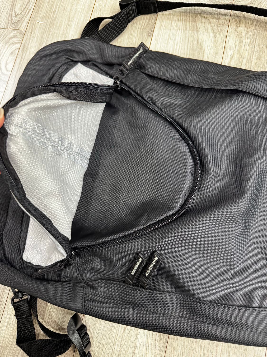 콜맨 맥스 하이킹 백팩 블랙 상품이미지4