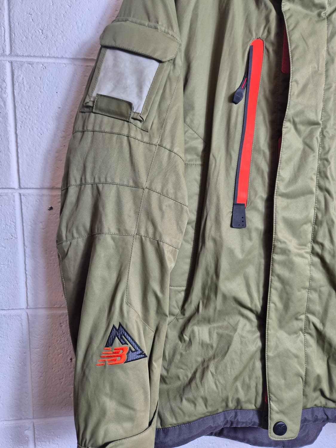 *100 )뉴발란스 카키색 스키 패딩 점퍼 상품이미지2