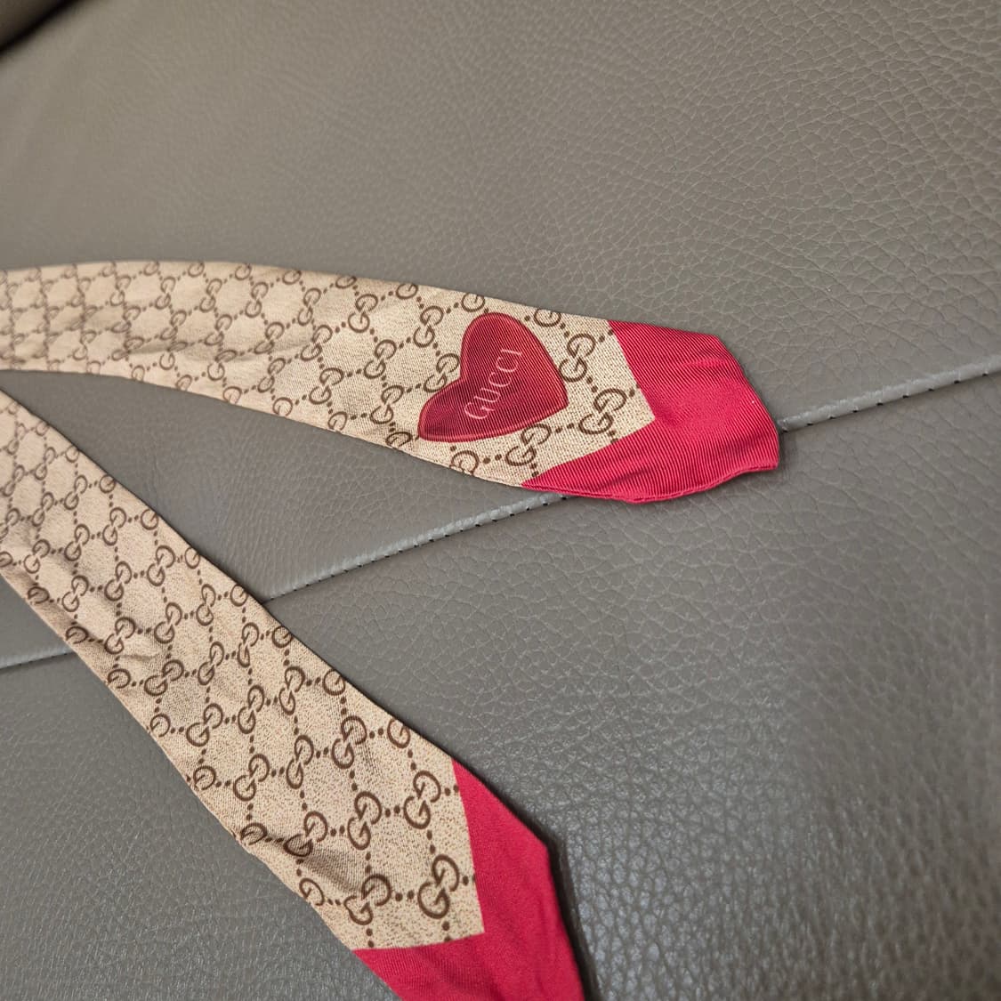 구찌 도라에몽 실크 넥 보우 상품이미지2