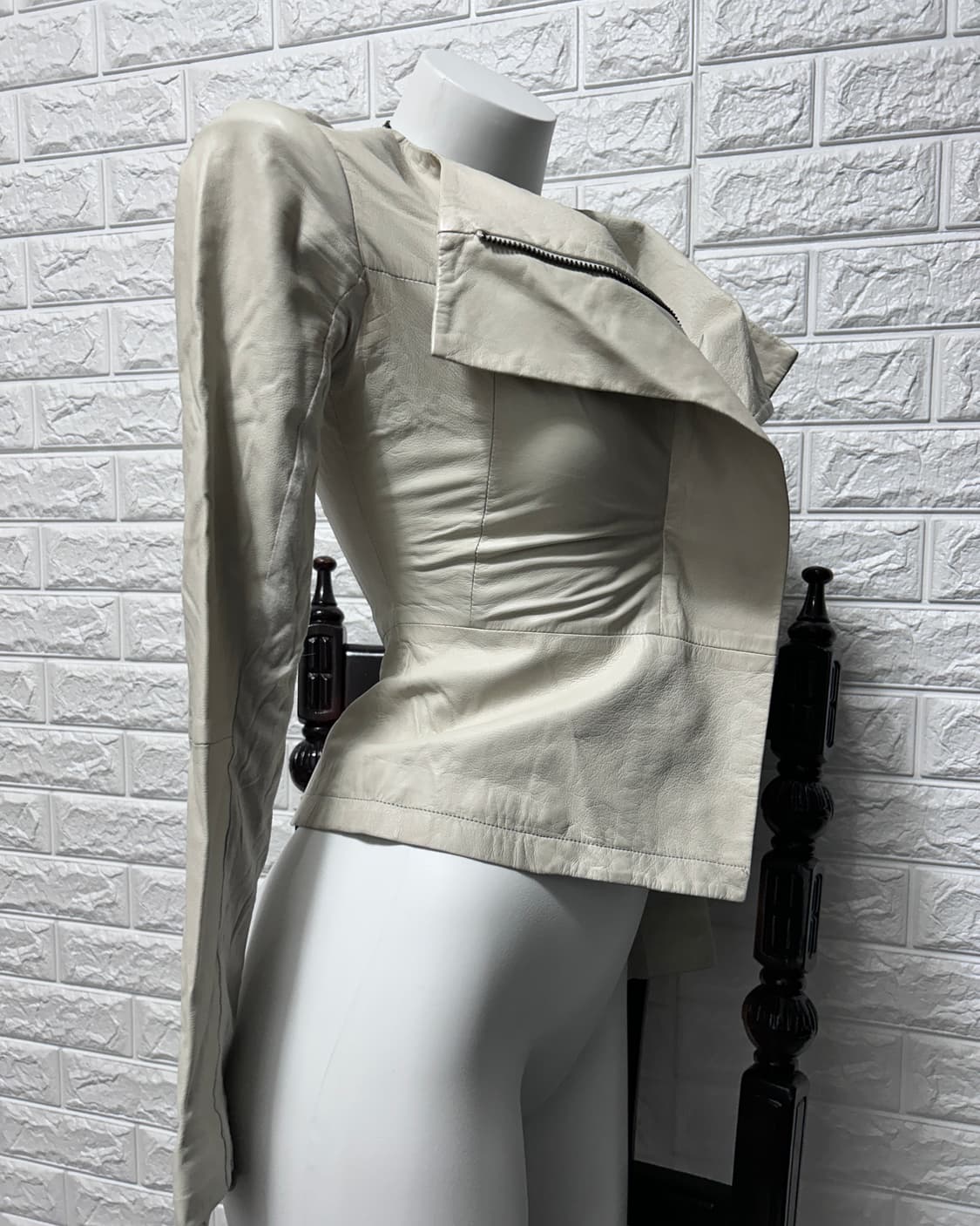 00‘s 엠포리오 아르마니 비대칭 램스킨 자켓 상품이미지3