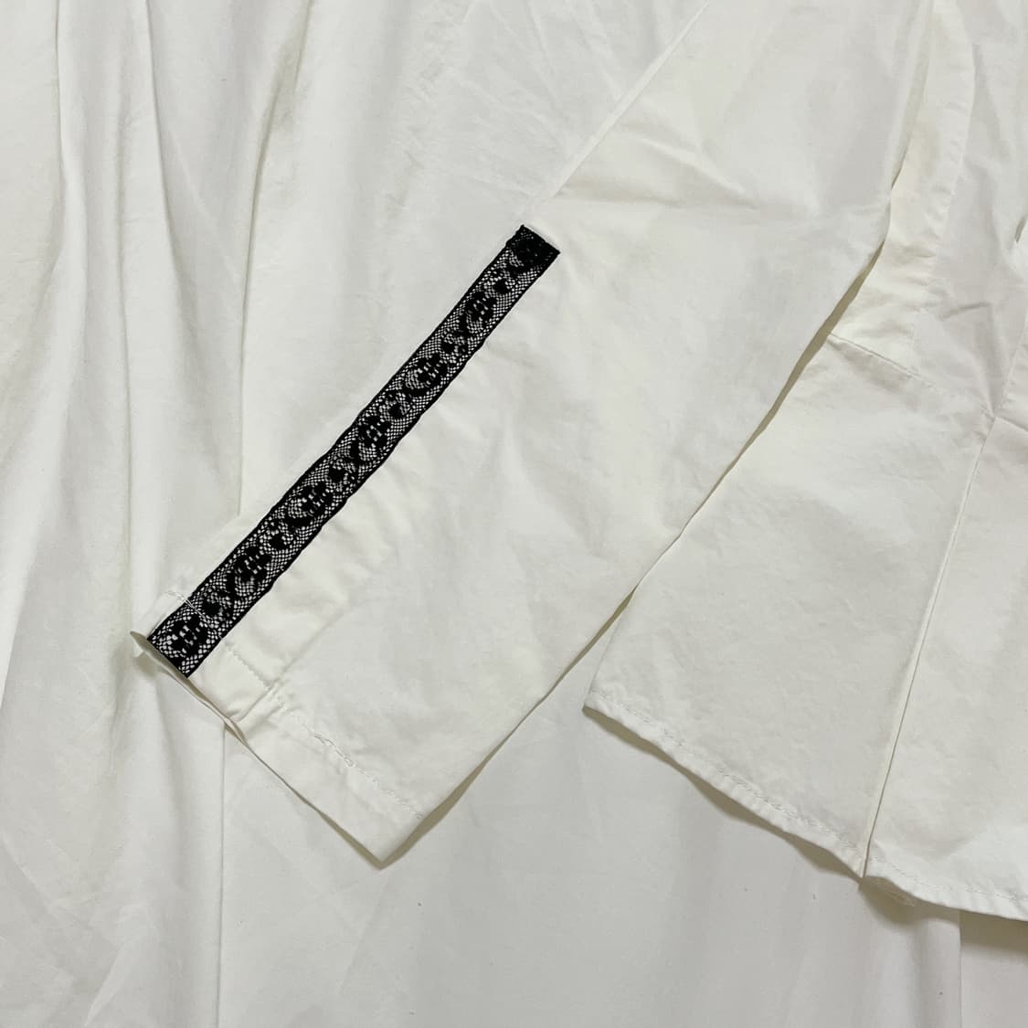 빈티지 ) 블랙레이스포인트 핀턱블라우스 상품이미지3