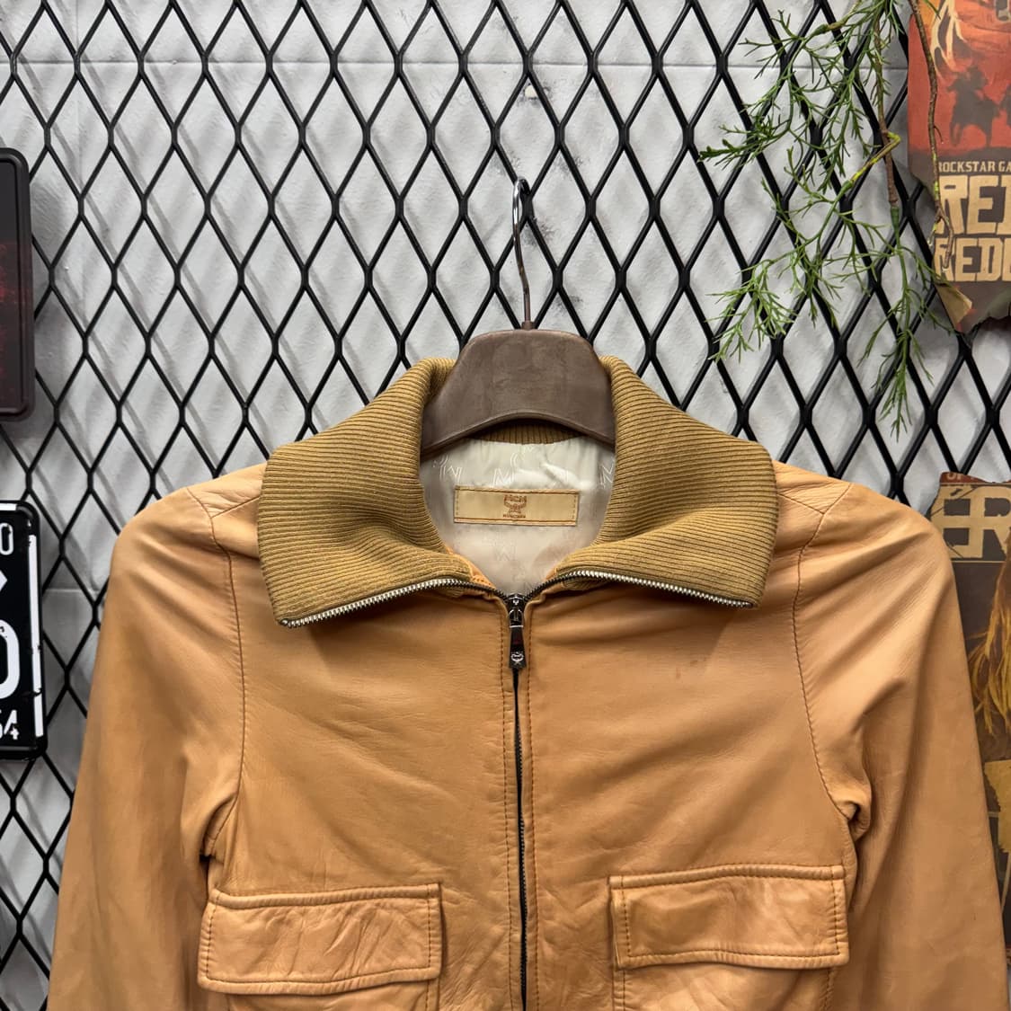 00s MCM 램스킨 크롭 레더 자켓 밑단 시보리 디테일 오렌지 상품이미지3