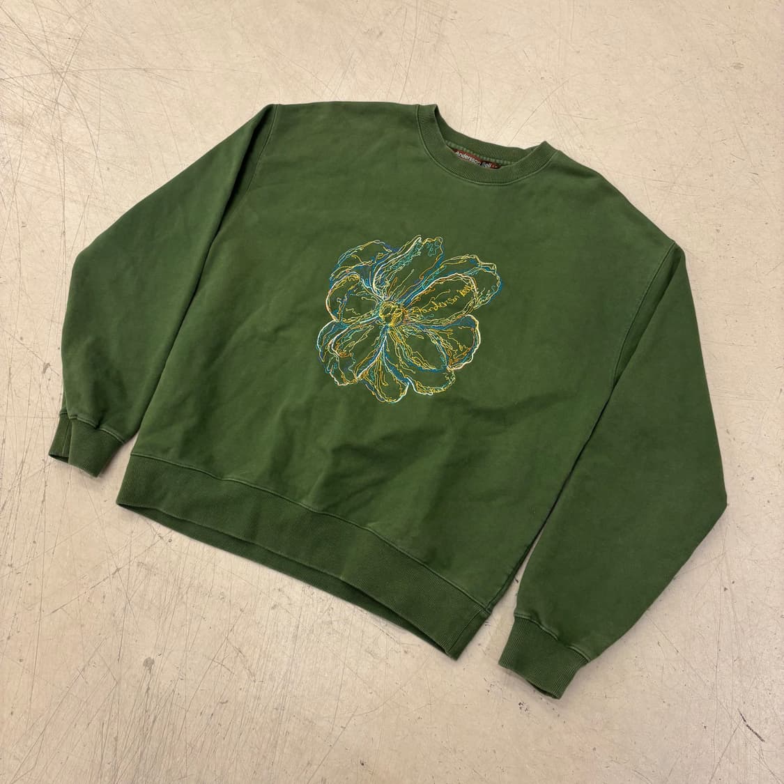 앤더슨 벨 플라워 그린 빅로고 맨투맨 상품이미지1