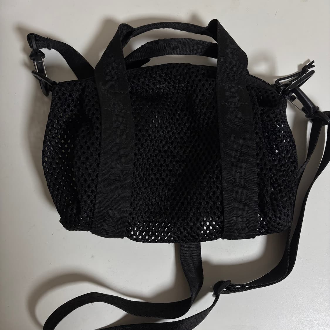 슈프림 메쉬 미니 더플백 블랙 25SS 상품이미지3