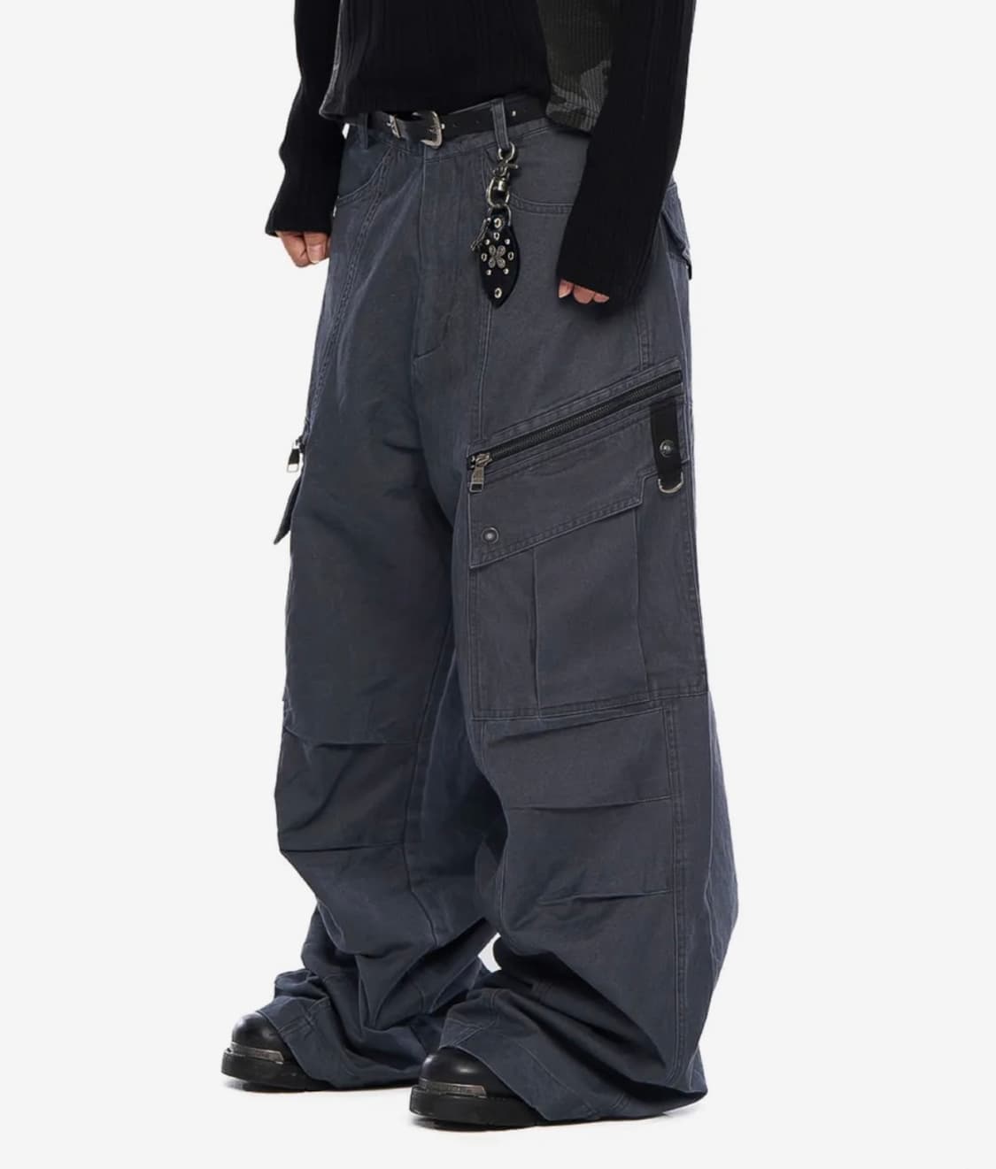 아캄 Knee Pin-Tuck Zippered Cargo Pants 상품이미지1