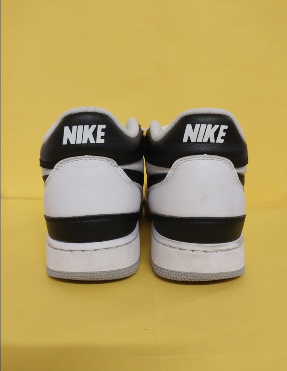 남성 나이키 맥 어택 QS SP 블랙앤화이트 운동화 (285) 상품이미지4