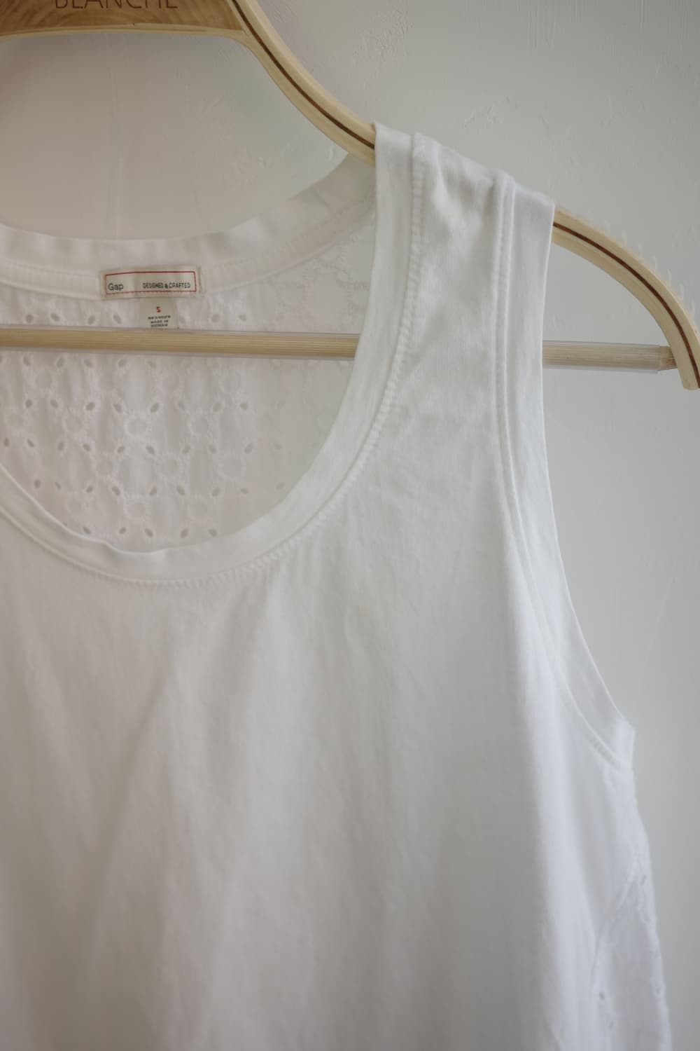 gap 
• 화이트 자수 나시 상품이미지3