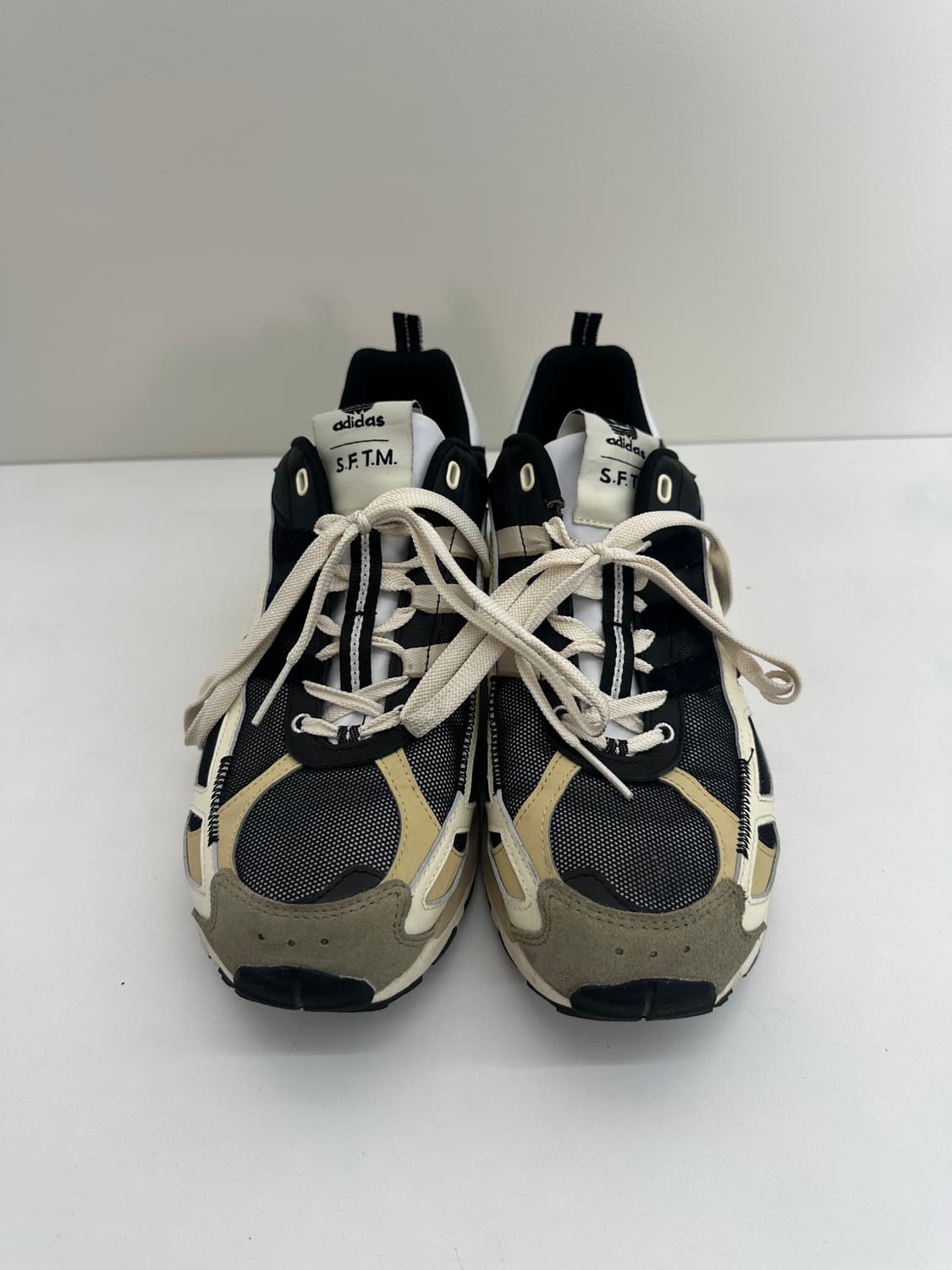 아디다스 x 송 포 더 뮤트 쉐도우터프 코어 블랙 300(5회 미만 착) 상품이미지2