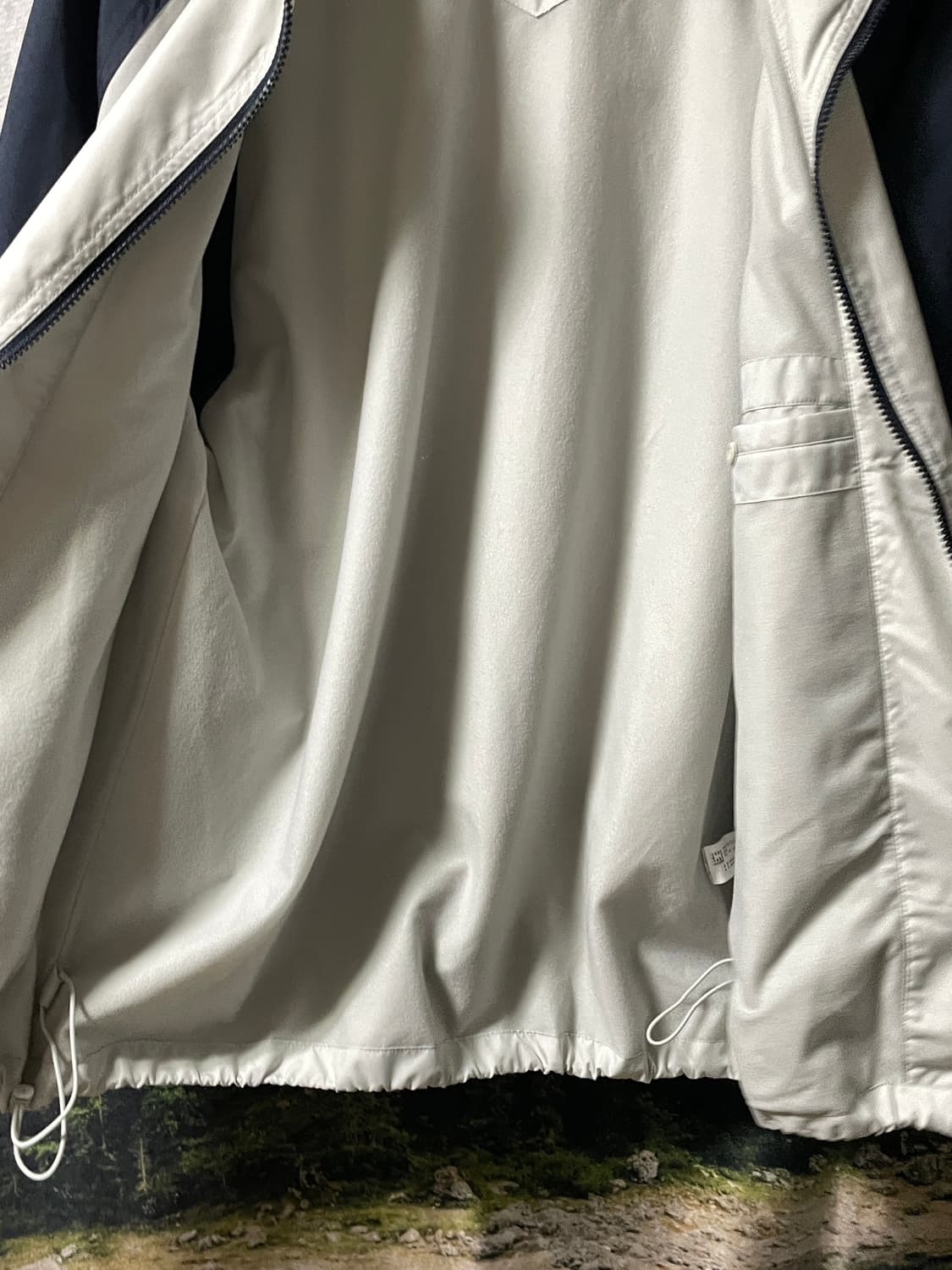 105XL 아식스 화이트/네이비 올드스쿨 바람막이 상품이미지7