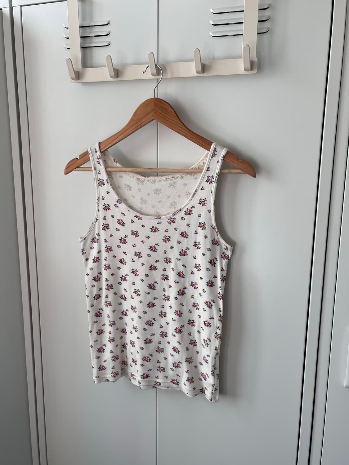 Earth music 잔꽃 패턴 슬리브리스 상품이미지1