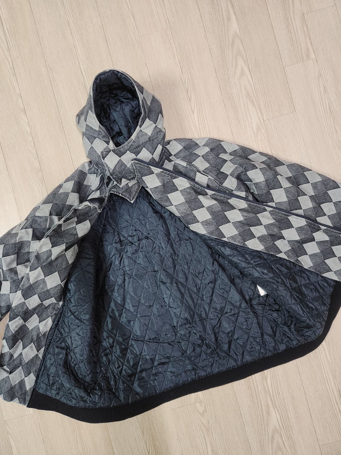 SWIPEONTHEQUIET 기하학 패치 후드 재킷 상품이미지5