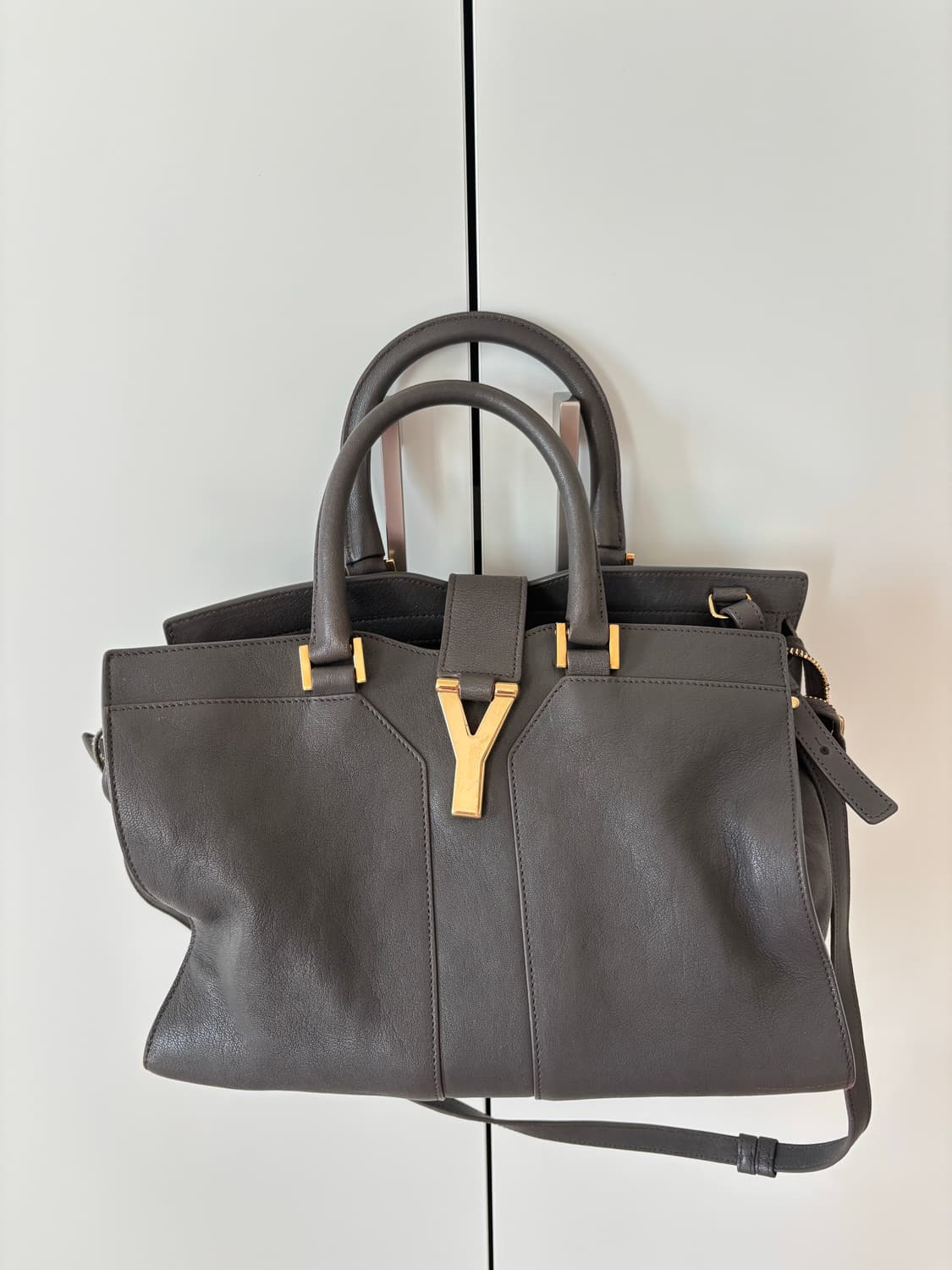 입생로랑 카바시크 가죽 토트백 상품이미지1