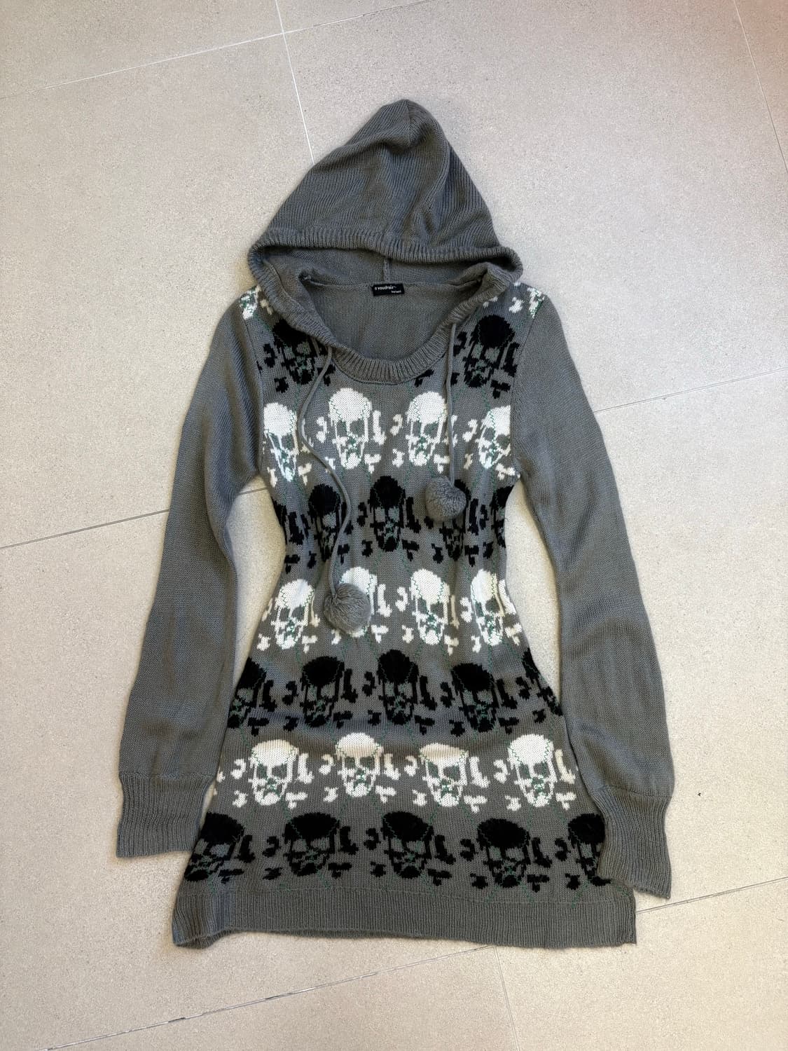 스컬 니트 후드 원피스 상품이미지1