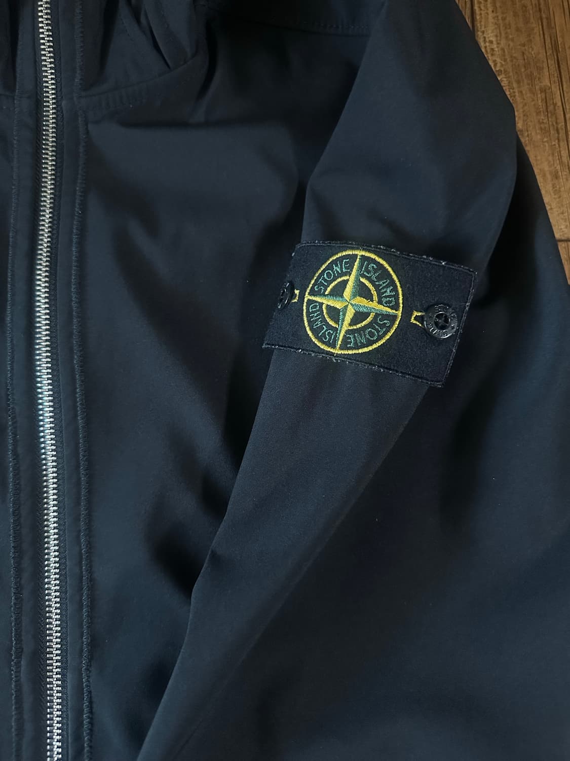 스톤아일랜드 라이트 소프트 쉘 자켓 s 상품이미지2