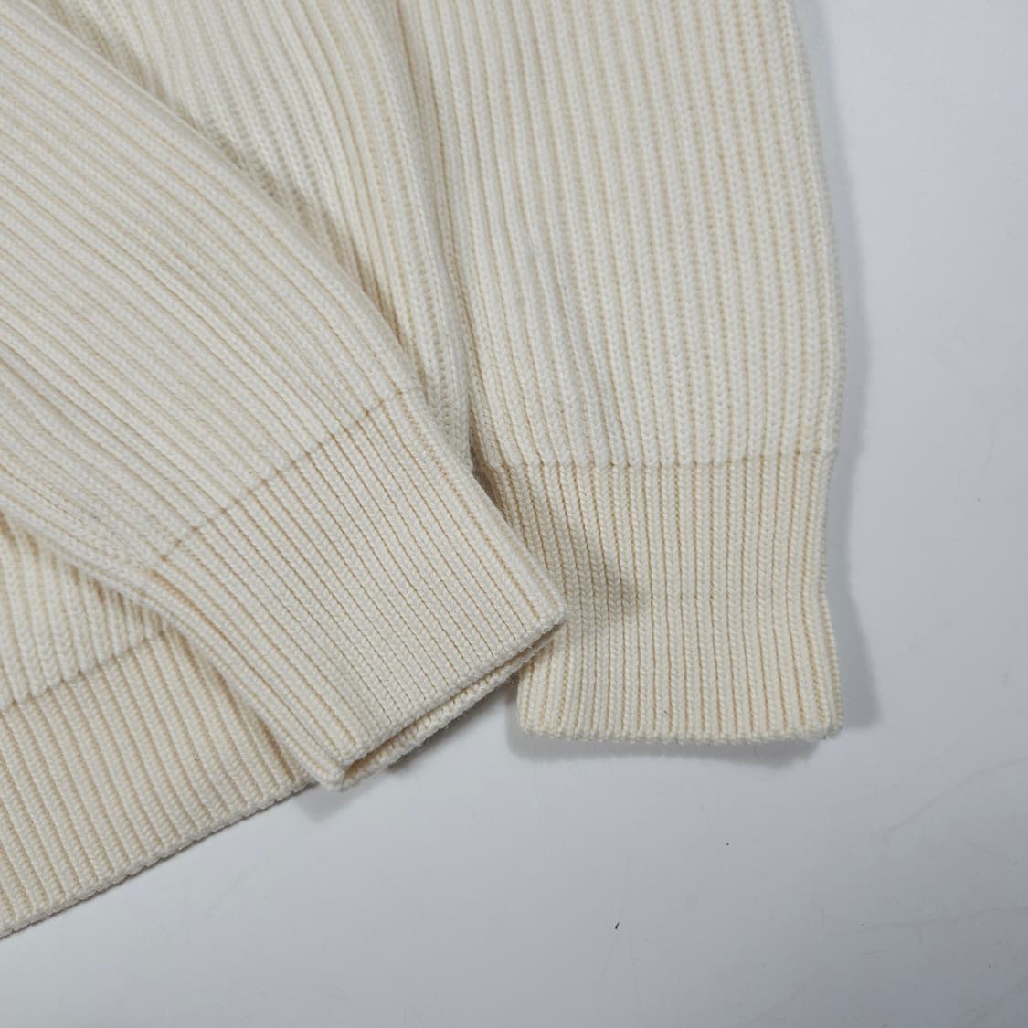 씨피컴퍼니 렌즈 반집업 니트 상품이미지6