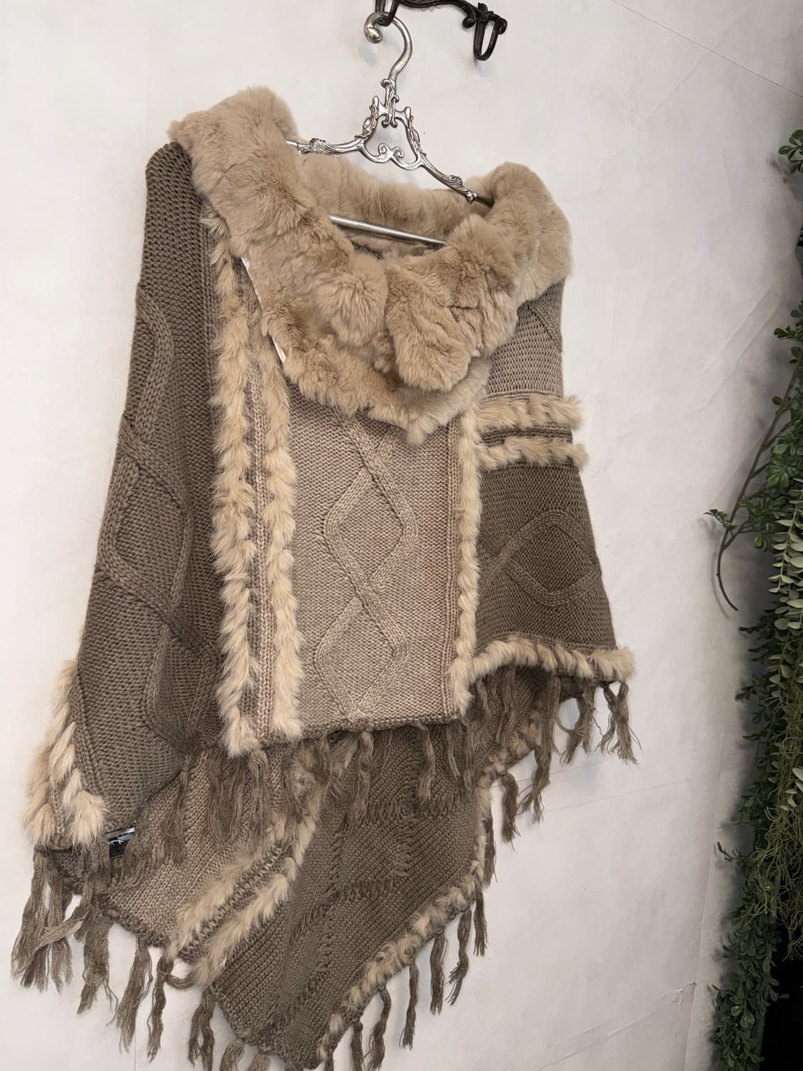 Ash beige rabbit fur trimming wrap cape 상품이미지2