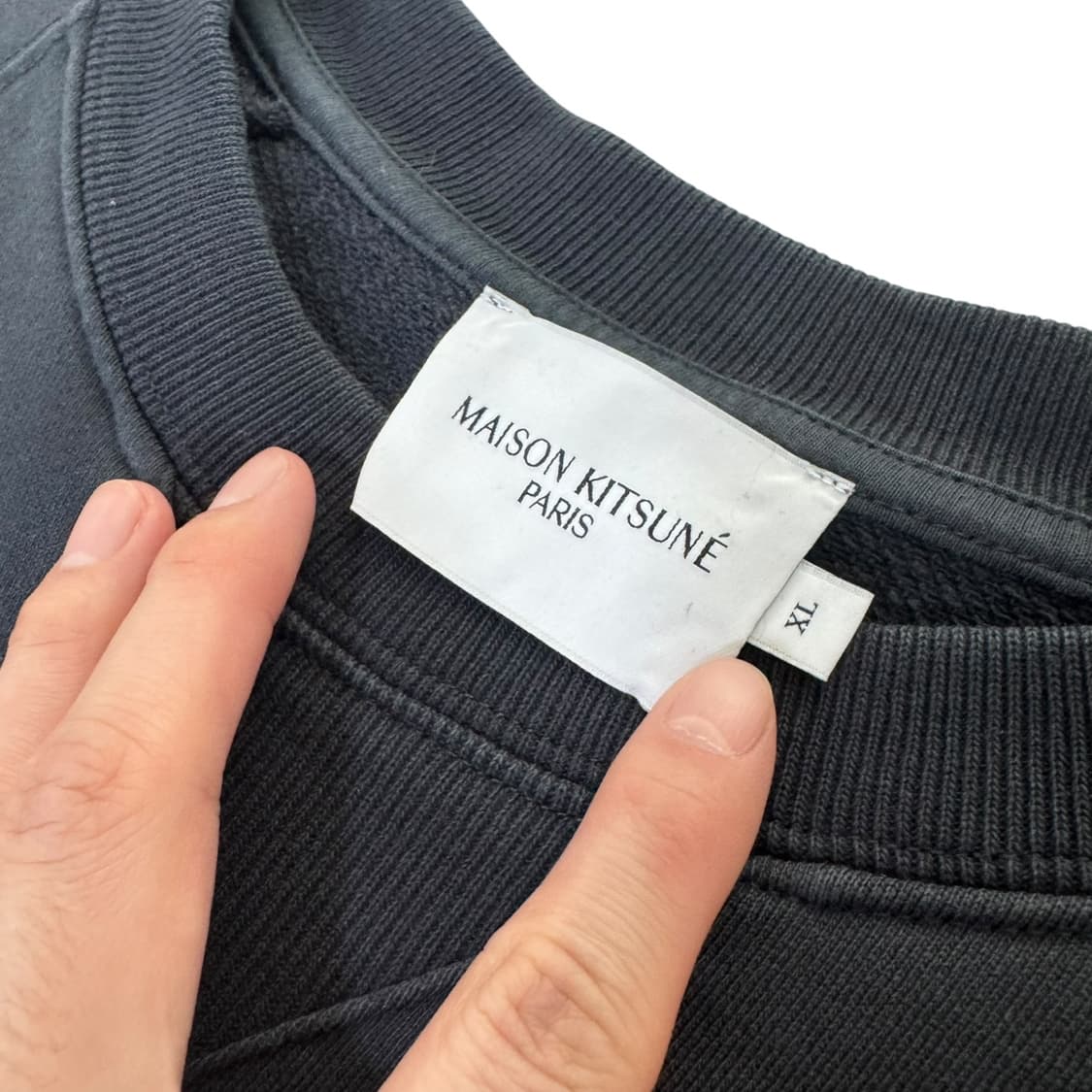 (매장판) 메종키츠네 블랙 맨투맨 상품이미지3
