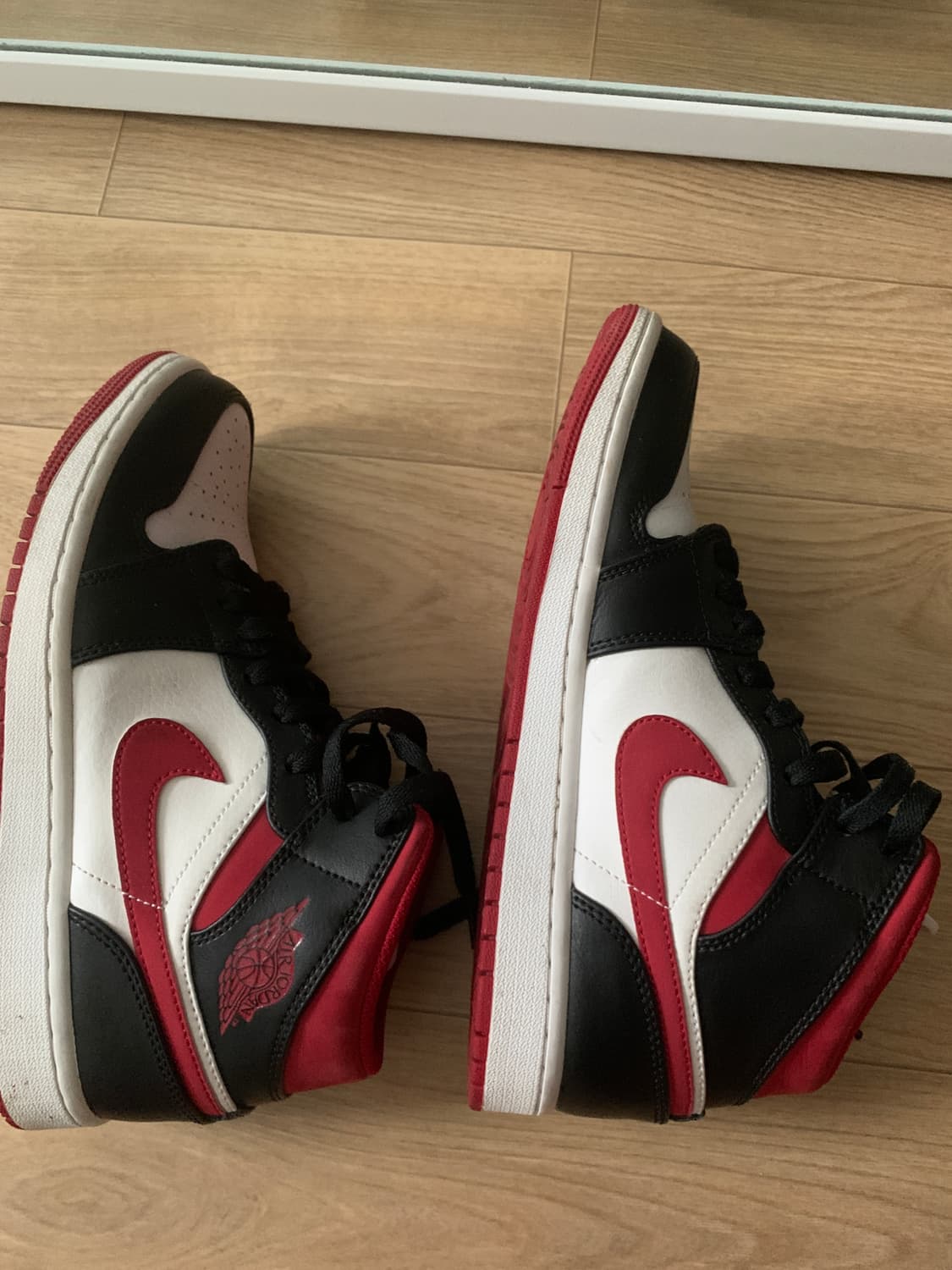 260) nike 나이키 조던1 미드 짐레드 상품이미지3