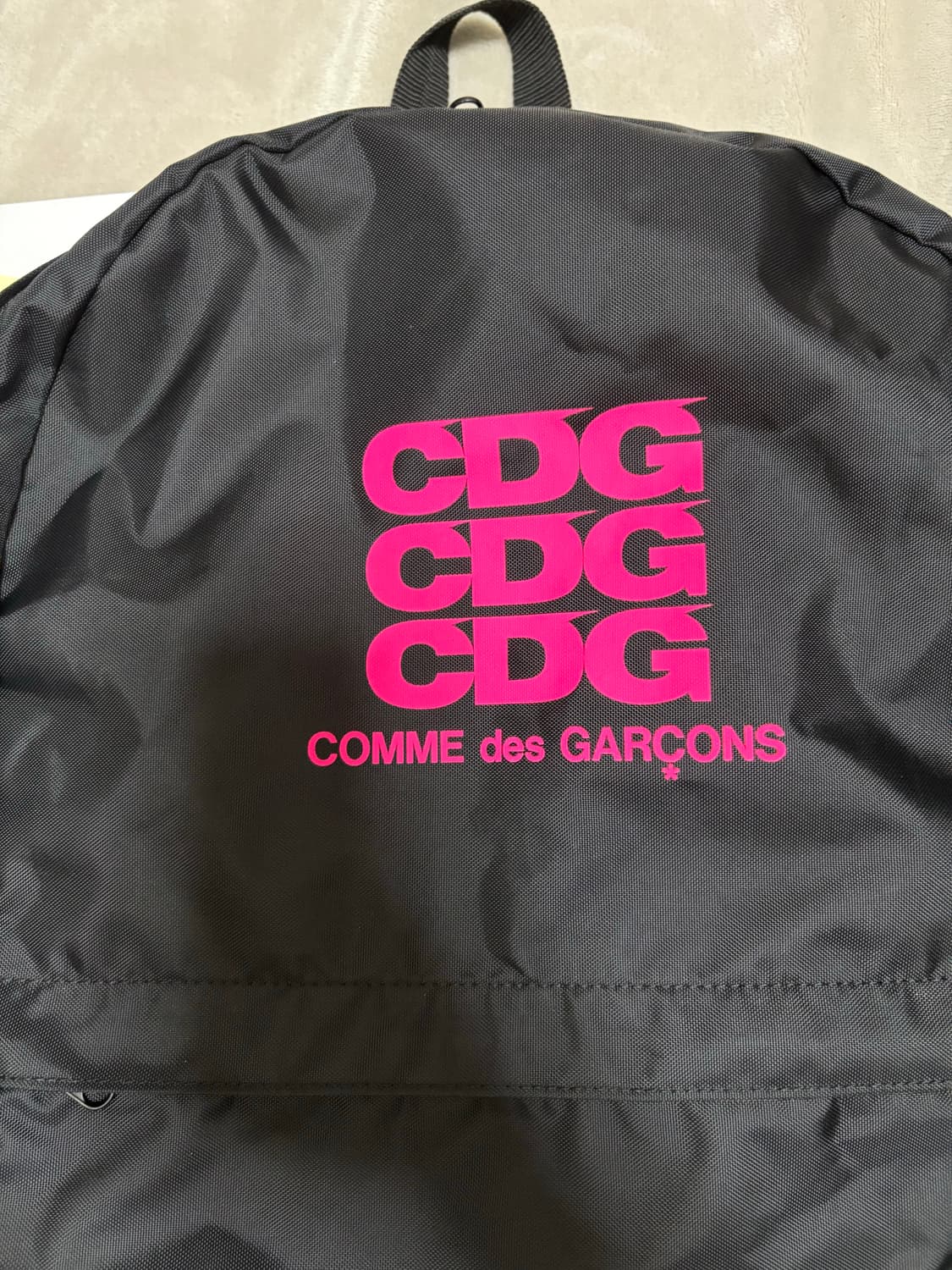 CDG 플로레센트 프린티드 백팩 블랙 핑크 상품이미지3