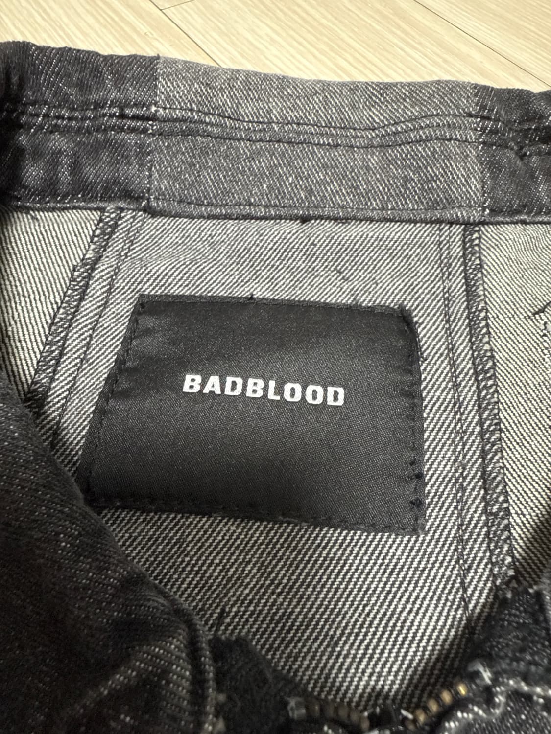 BAD BLOOD 트위스트 프레이드 데님 컷오프 자켓 상품이미지4