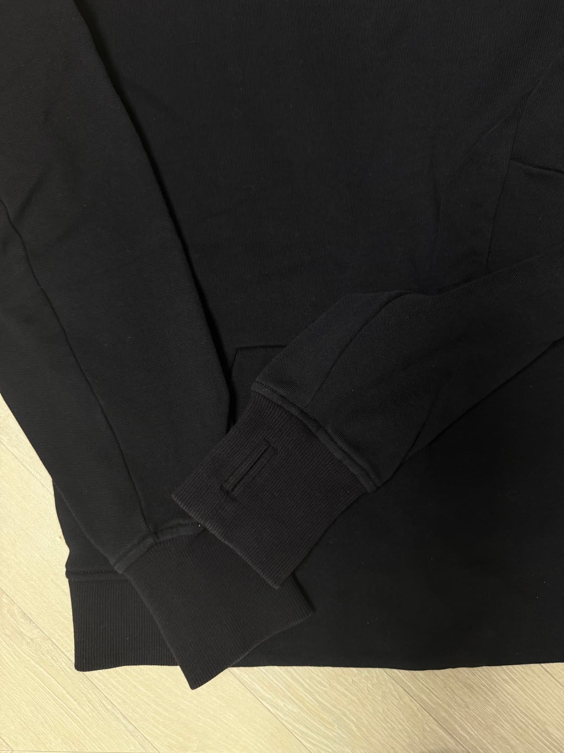 CP컴퍼니 블랙 맨투맨 M 씨피컴퍼니 시피컴퍼니 상품이미지2