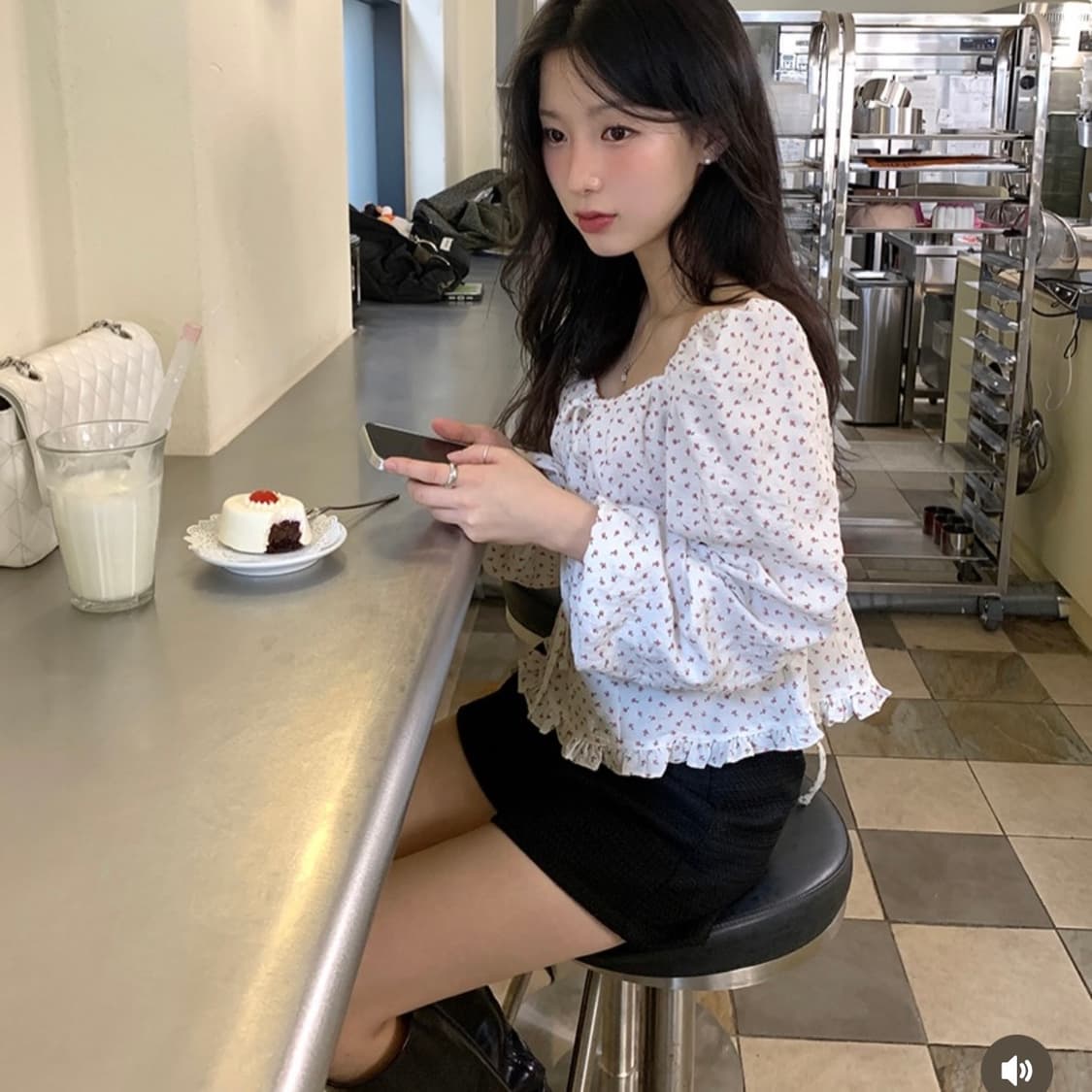 에오브 자체제작 로지블라우스 상품이미지1