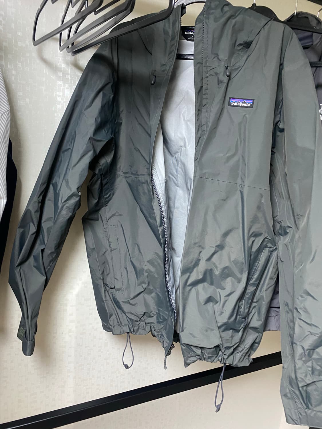 파타고니아 토렌쉘 3L 그레이 상품이미지1