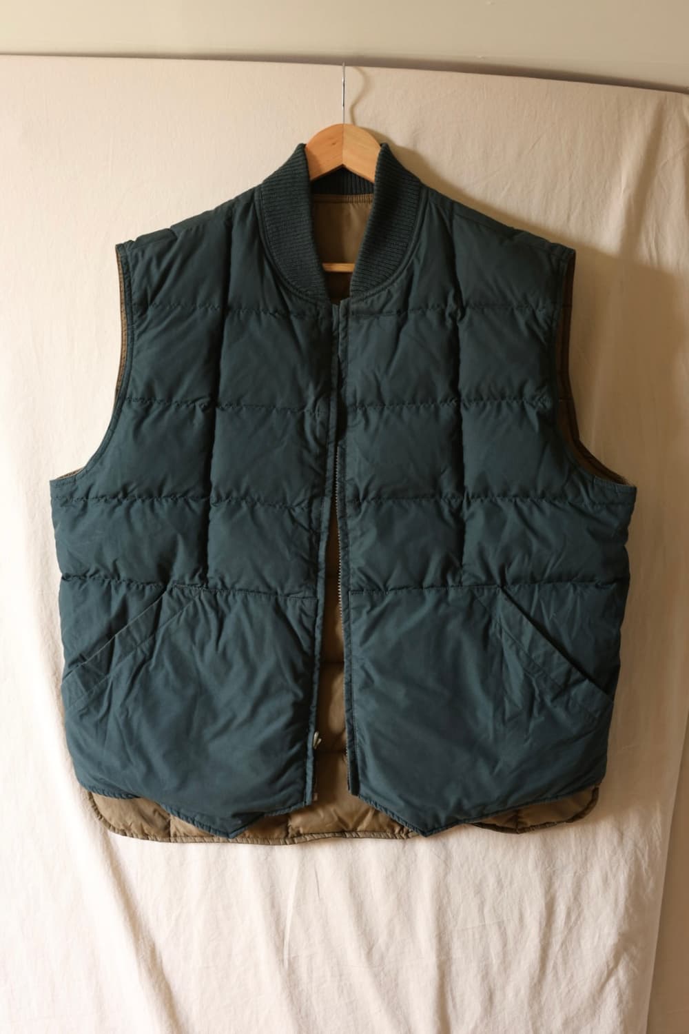 에디바우어 80s 90s 리버시블 구스다운 베스트 베이지 그린 신품급

 상품이미지1