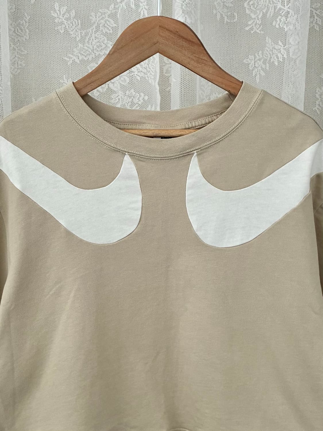 M) 나이키 더블 스우시 크롭 반팔 티셔츠 베이지 상품이미지3