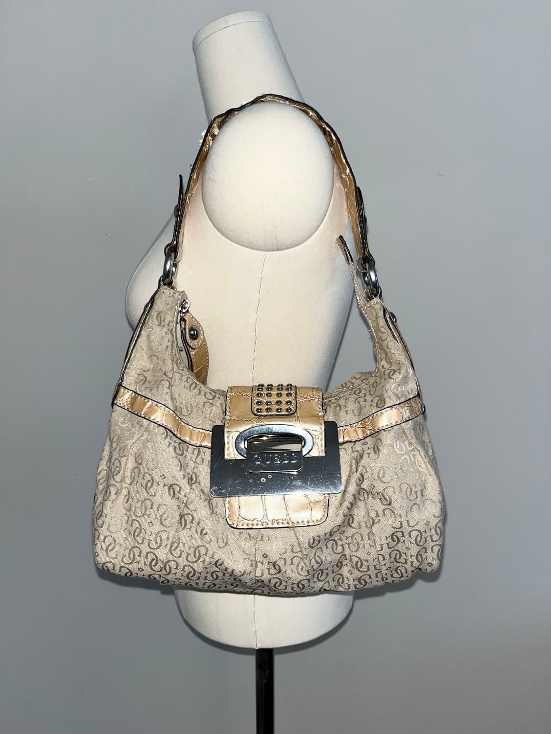 Guess beige Shoulder bag 상품이미지1