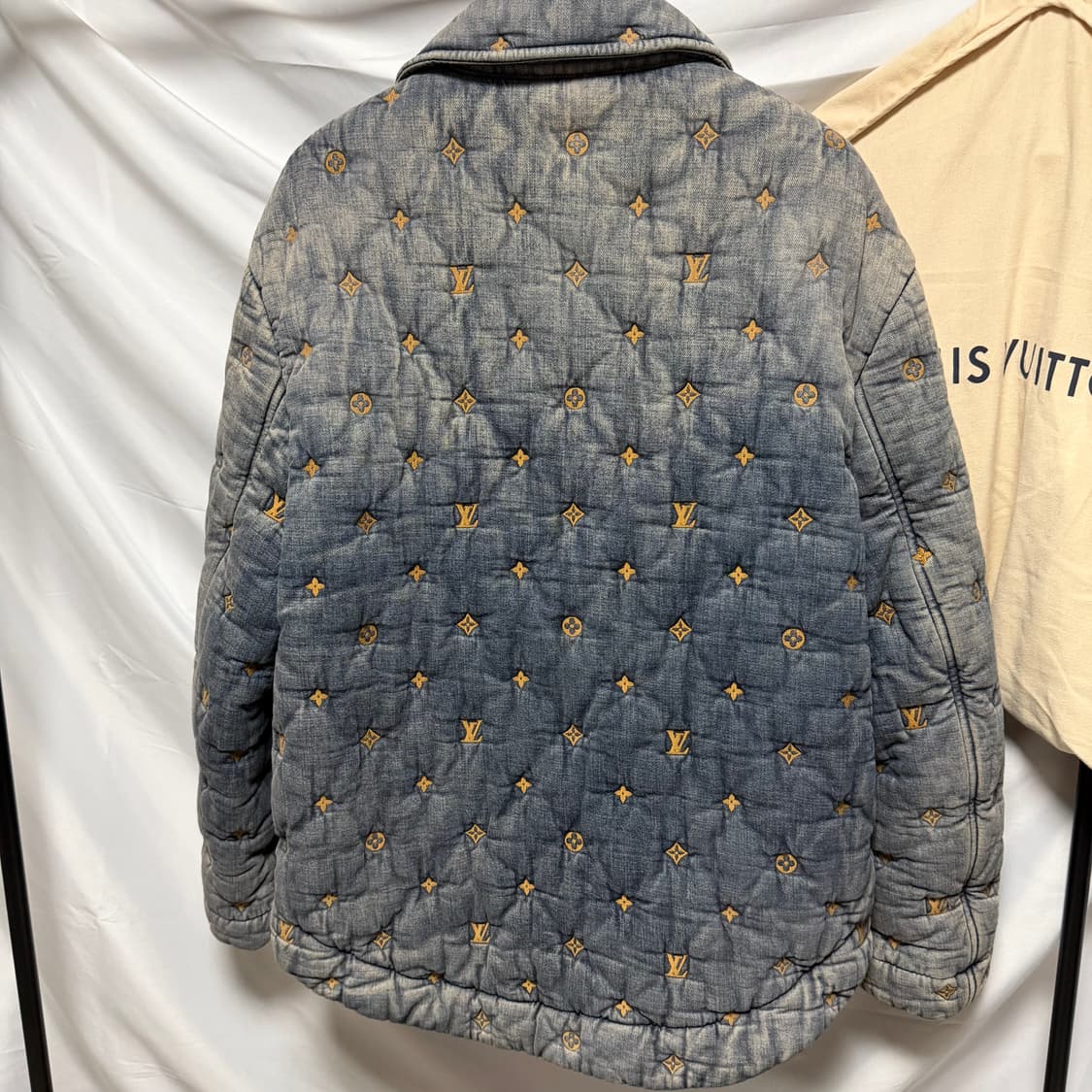 [S+급/2XL] 루이비통 패디드 데님 모노그램 패딩자켓 상품이미지4