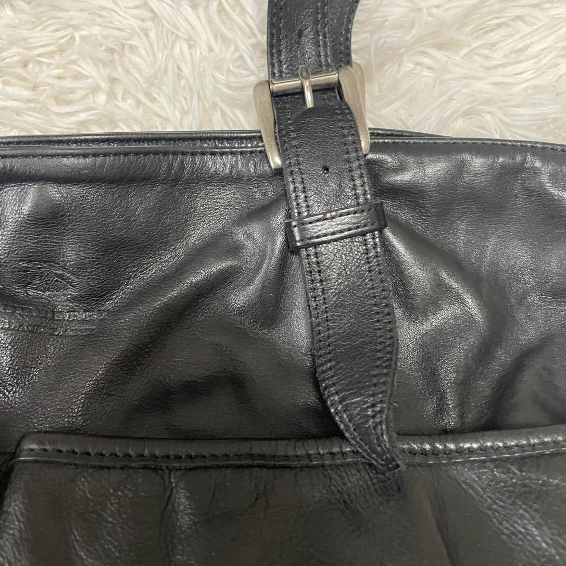 버버리 블랙 소가죽 버클 토트백 크로스백 상품이미지7