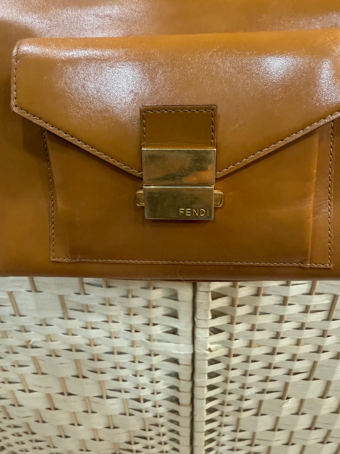 정품 펜디 레더 토트백 팝니다 상품이미지2