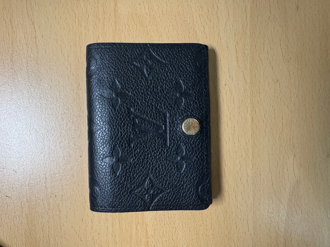 루이비통 모노그램 엠보스 카드지갑 블랙 상품이미지1