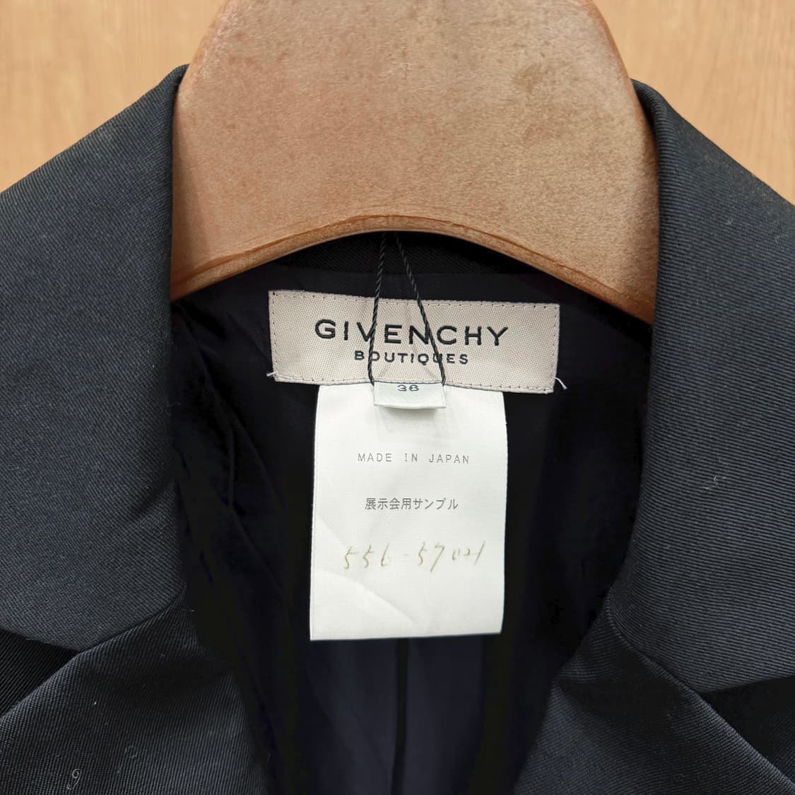 지방시 부티크 블레이저 자켓 싱글 브레스트 플리츠 슬릿 포켓 디테일 블랙 상품이미지6