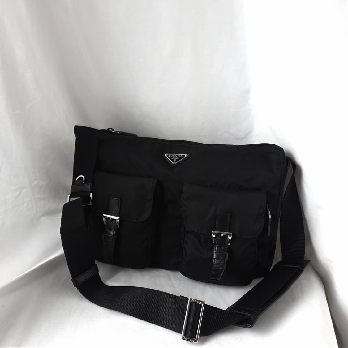 [정품 PRADA] 프라다 투포켓 지퍼 나일론 남성 크로스백 라지 상품이미지1