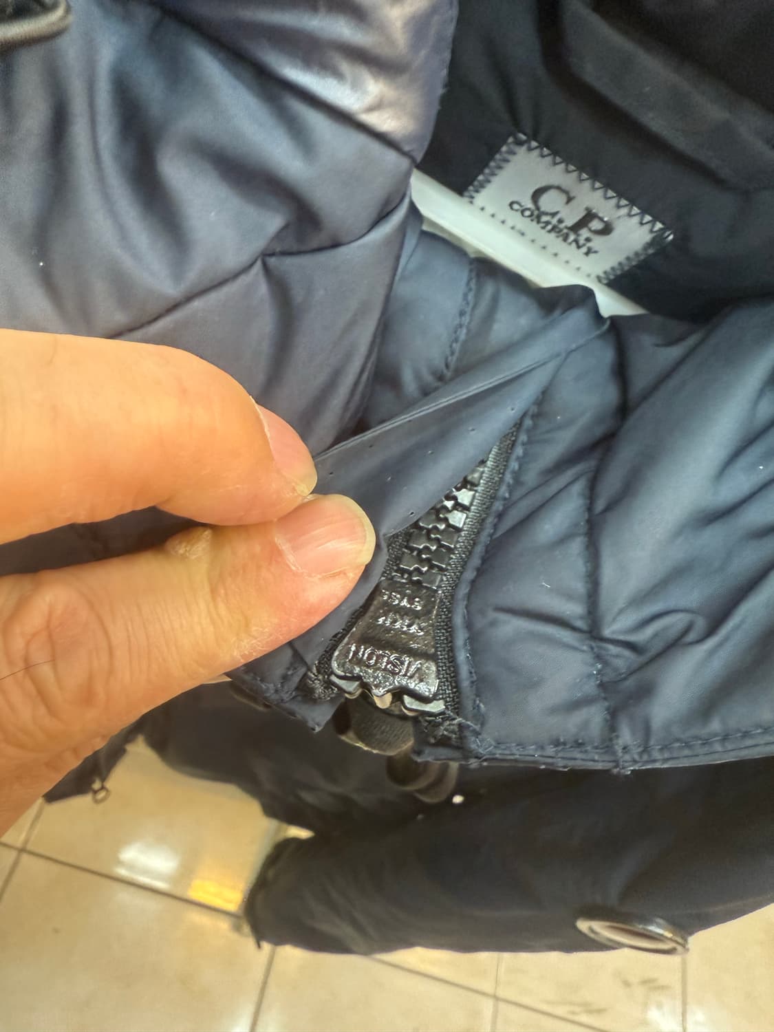 46/95 정품 cp컴퍼니 마이크로 M 후드 렌즈패딩 팝나 상품이미지4