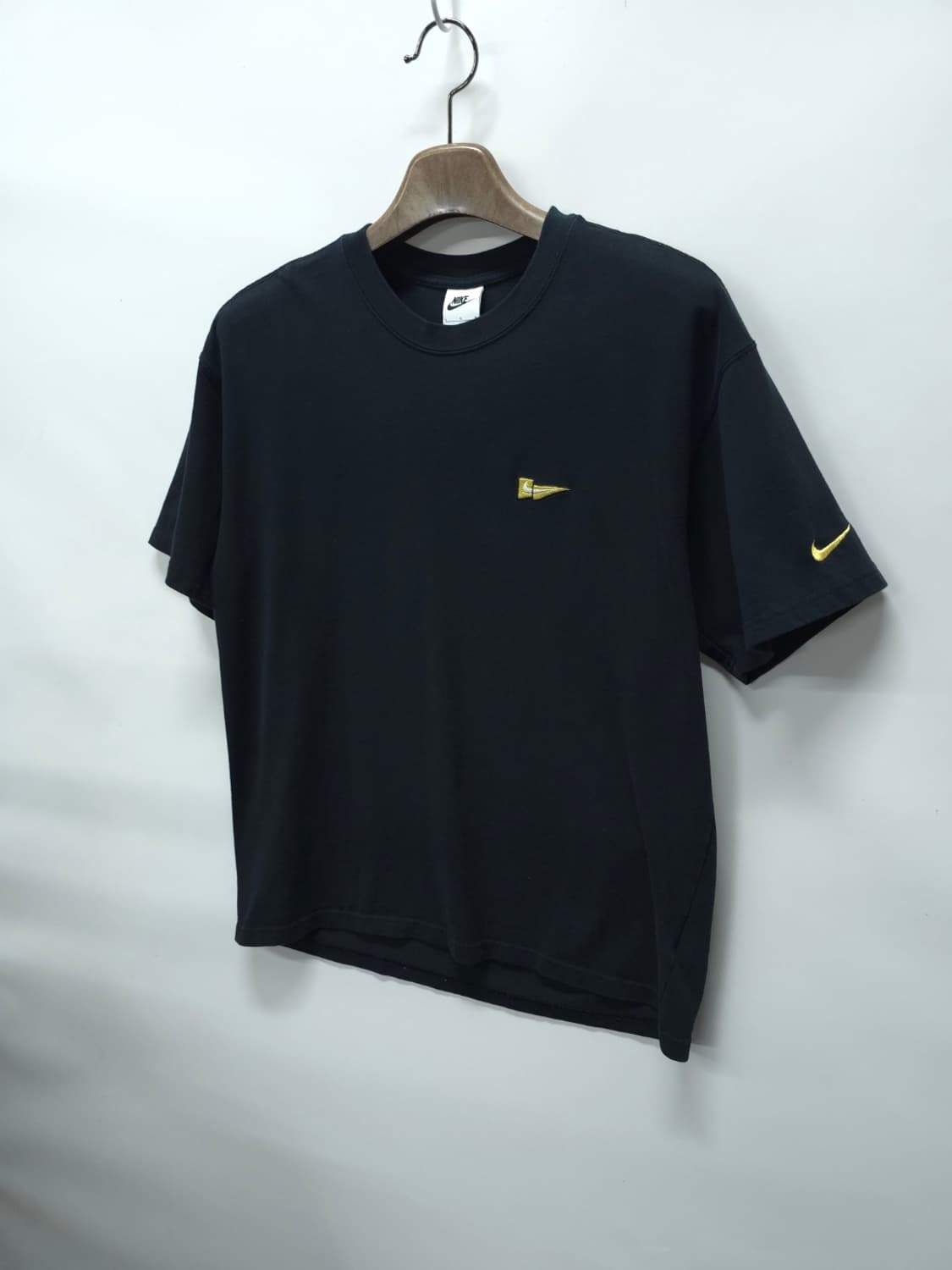 나이키 펜넌트 로고 자수 백로고 반팔 티셔츠 블랙 (100/L) 상품이미지2