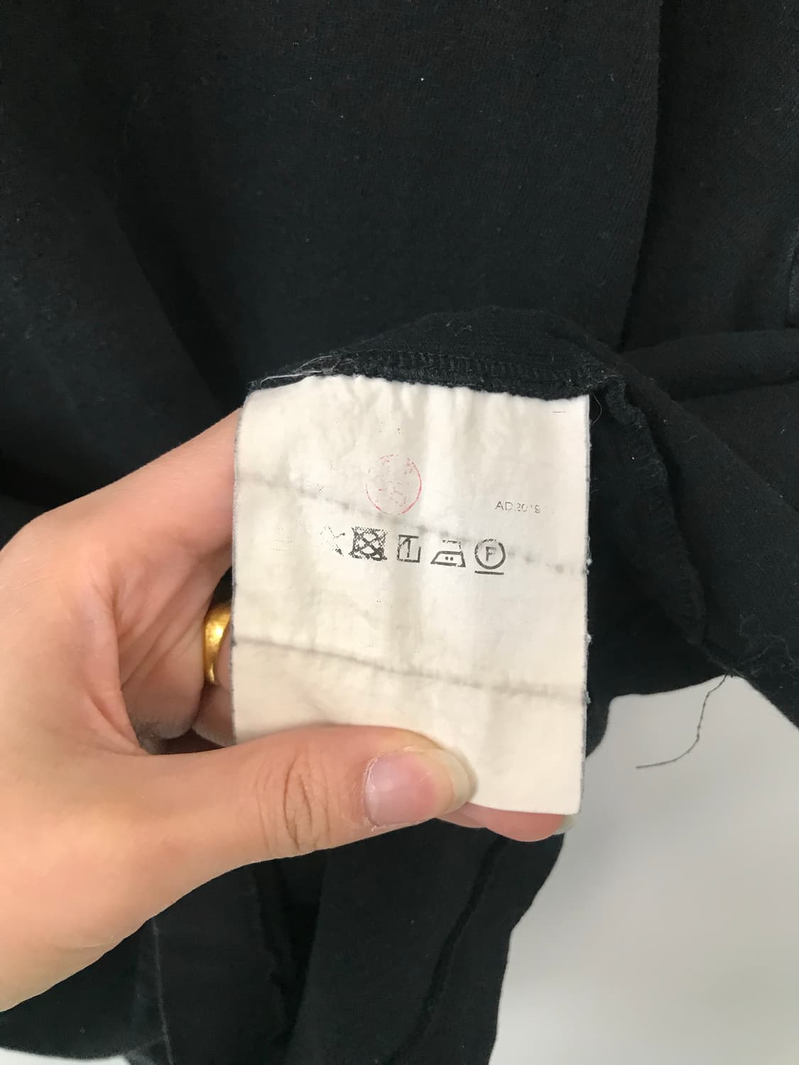 꼼데가르송 플레이 골드 와펜 블랙 반팔 티셔츠 상품이미지5