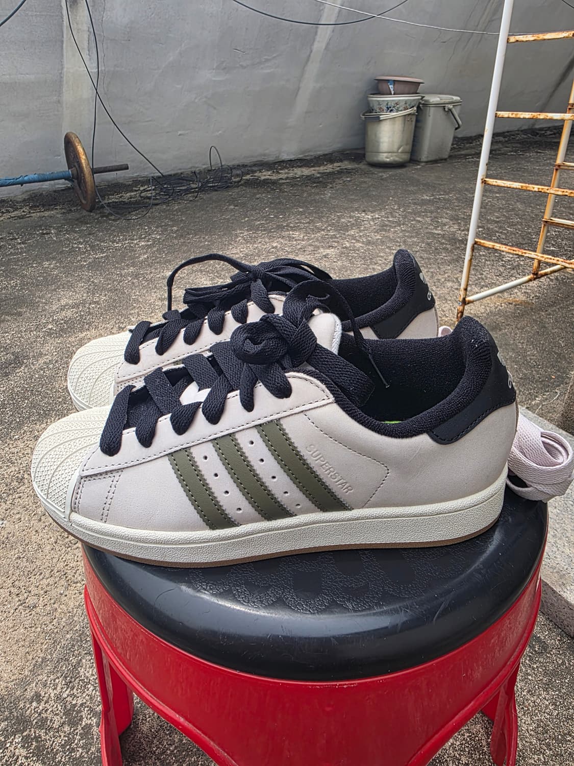 아디다스 슈퍼스타 ll JI0138 240 화이트 카키 상태좋음 여성추천 상품이미지2