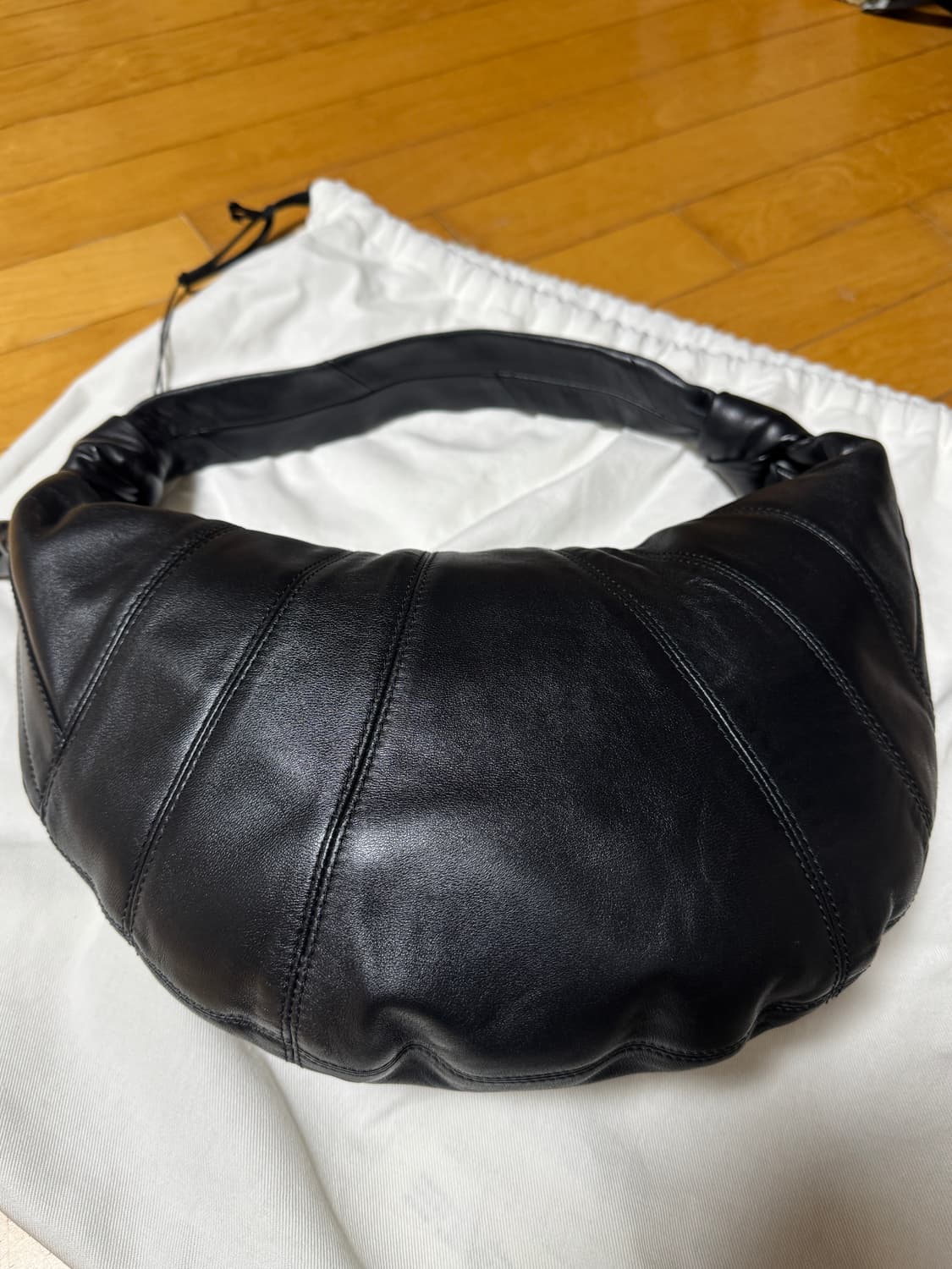 르메르 포춘백 소프트 나파레더 라지 블랙 상품이미지4