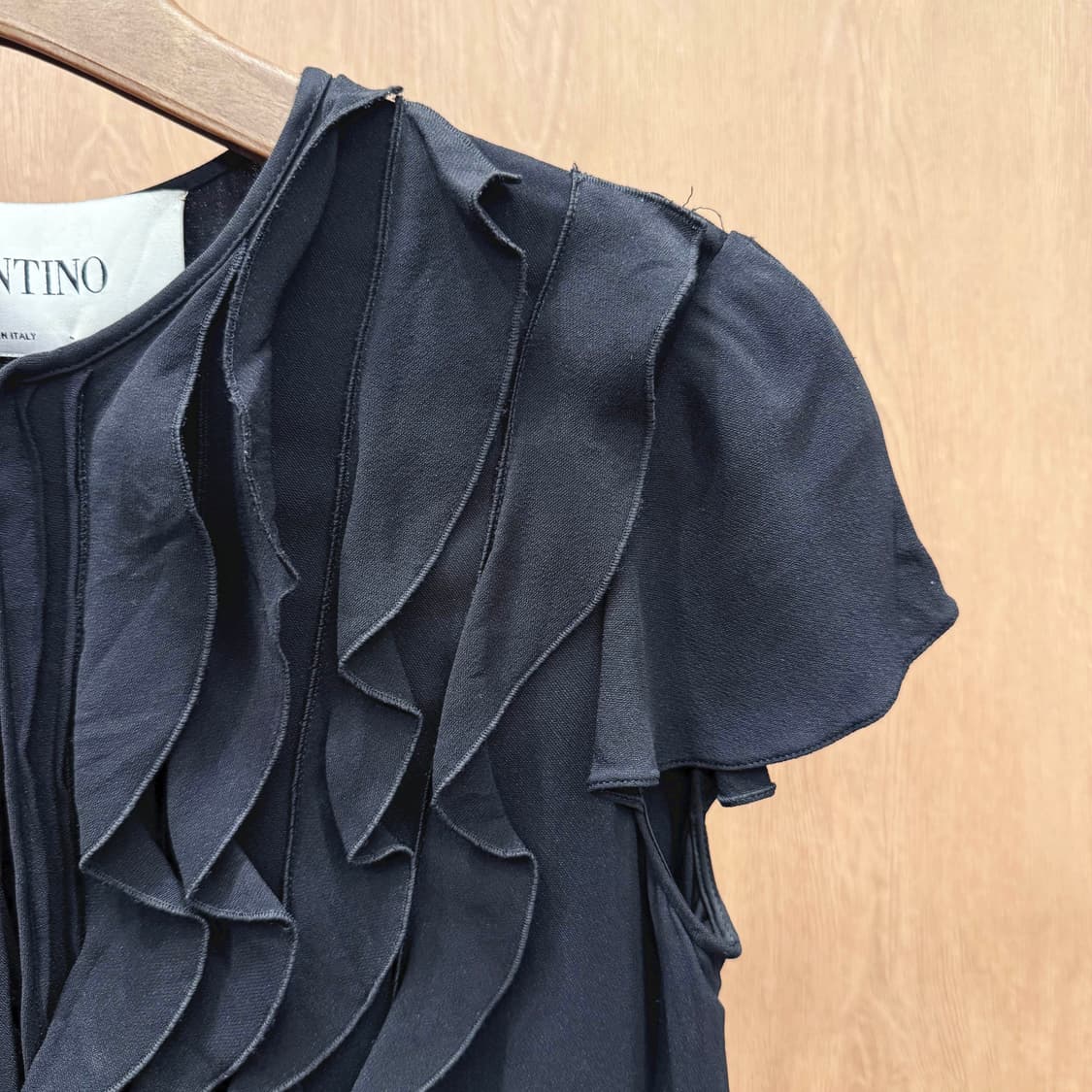 발렌티노 반팔 미디 원피스 러플 장식 중앙 히든 디테일 블랙 상품이미지6