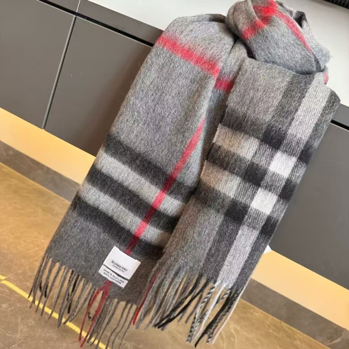 버버리숙녀 리버서블 스카프
 상품이미지3