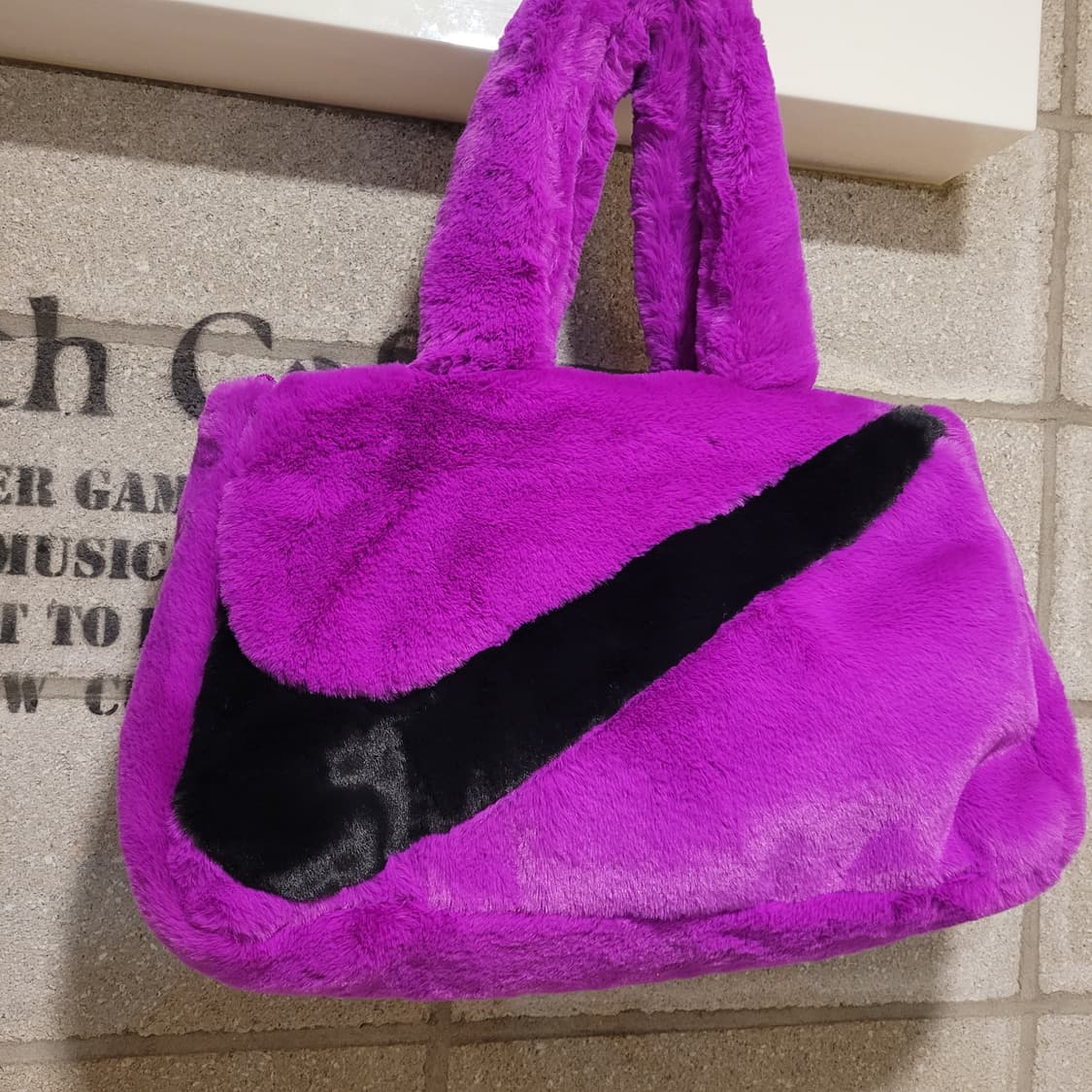 나이키 NSW 퍼 빅스우시 토트백 상품이미지3