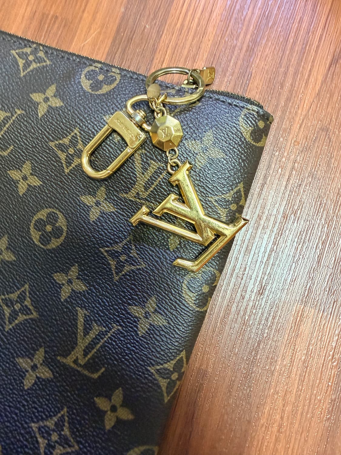 루이비통 모노그램 클러치 MM 상품이미지2