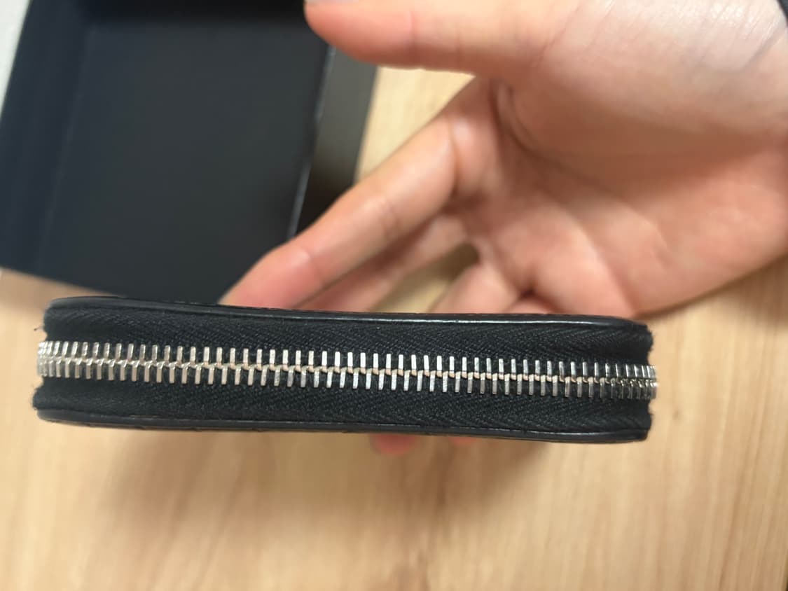 생로랑 크로커다일 지퍼돌이 지갑 판매합니다 상품이미지2