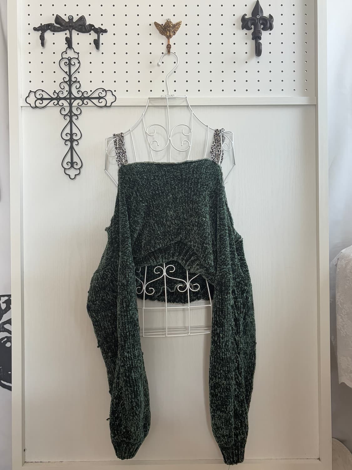• green velvet off-shoulder knitwear 상품이미지1