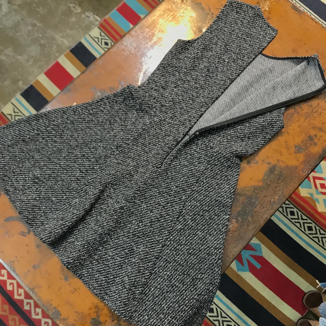 띠어리 블랙 트위드 플레어 미디원피스 여성 55 사이즈  상품이미지4