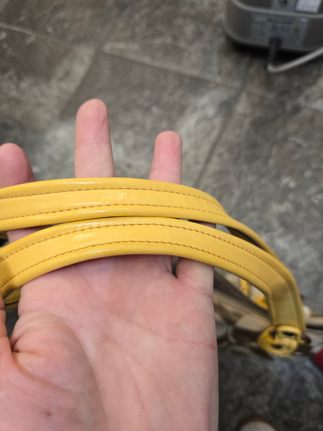 코치 시그니처 숄더백 베이지 옐로우 상품이미지5