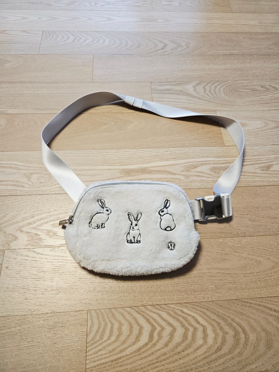 룰루레몬 양털 토끼 벨트백 크로스백 상품이미지1